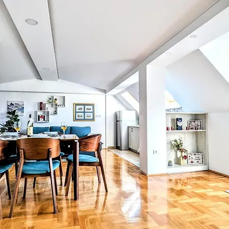 Spacious & Attractive 600m-7minuta Hoda Od Centra, Mogucnost Za Parking-apartmani-nsmilos Apartment